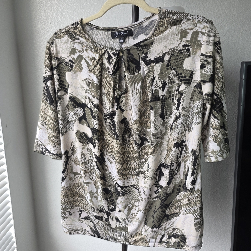 Grateful Stylish Camouflage Women's Blouse